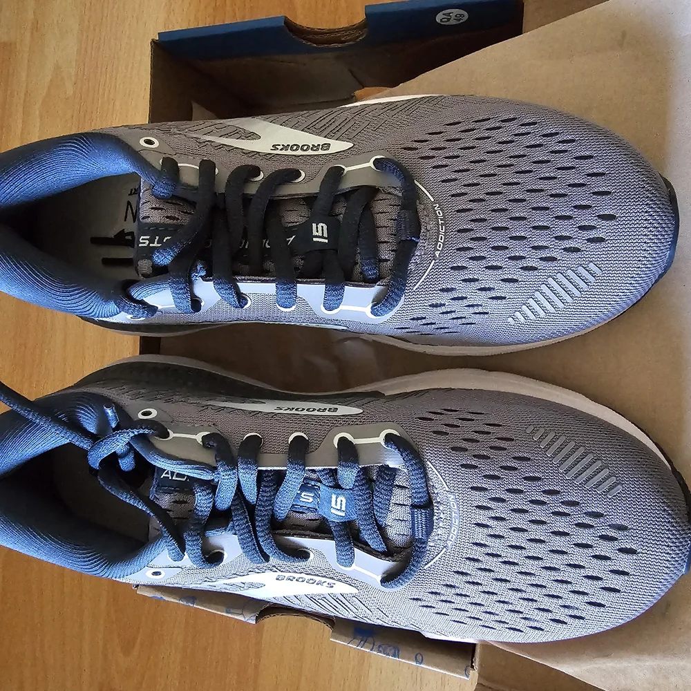 Brooks Addiction WOMENs Gray Running Shoes NIB - Picture 2 of 5
